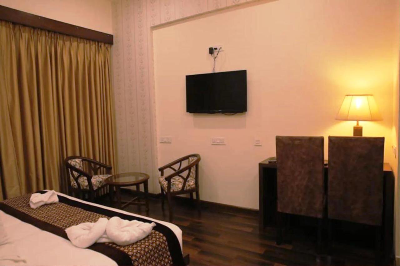 Hotel Citi Inn Grande Zirakpur Esterno foto