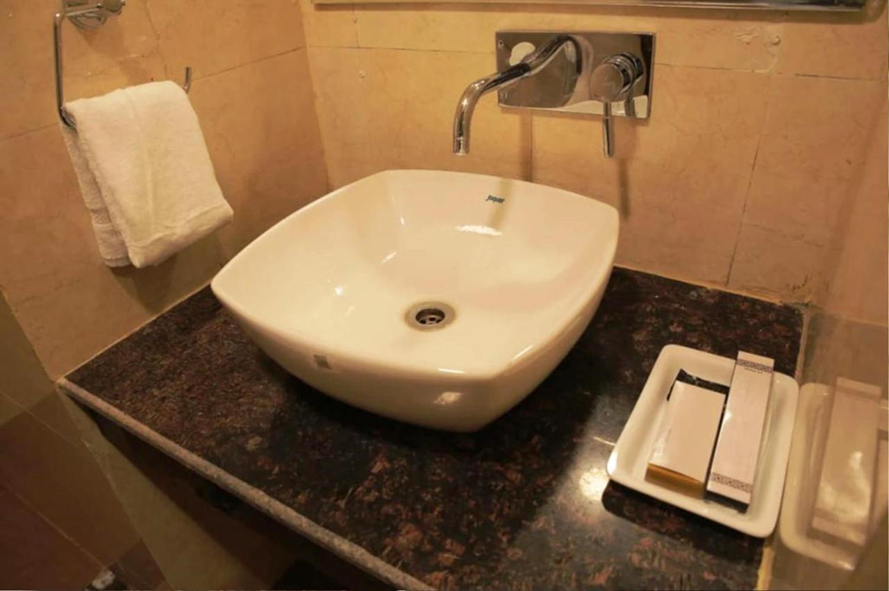 Hotel Citi Inn Grande Zirakpur Esterno foto
