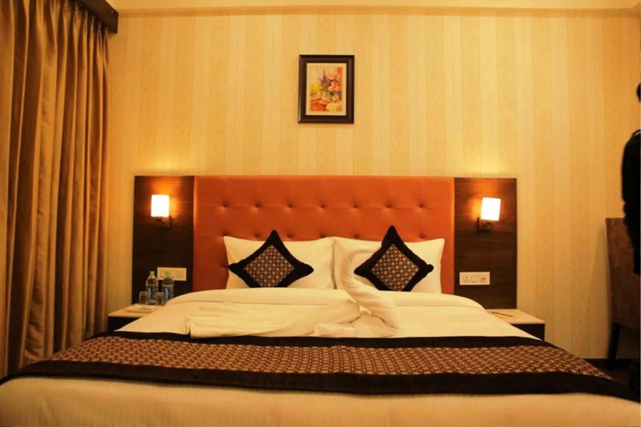 Hotel Citi Inn Grande Zirakpur Esterno foto