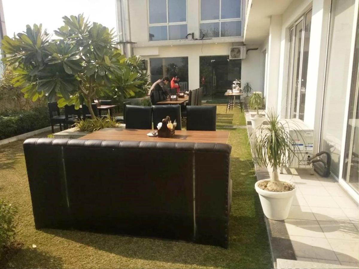 Hotel Citi Inn Grande Zirakpur Esterno foto