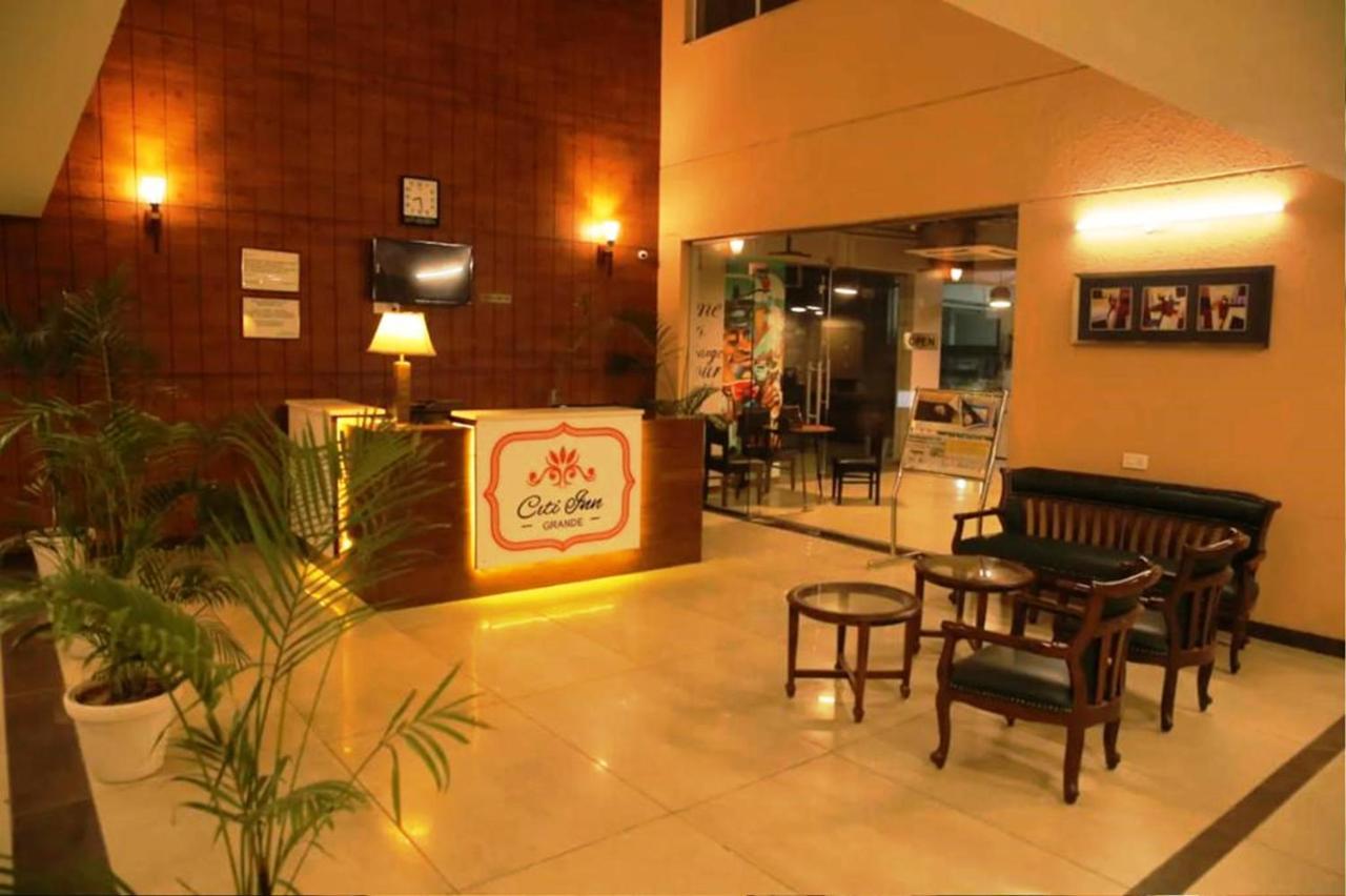 Hotel Citi Inn Grande Zirakpur Esterno foto