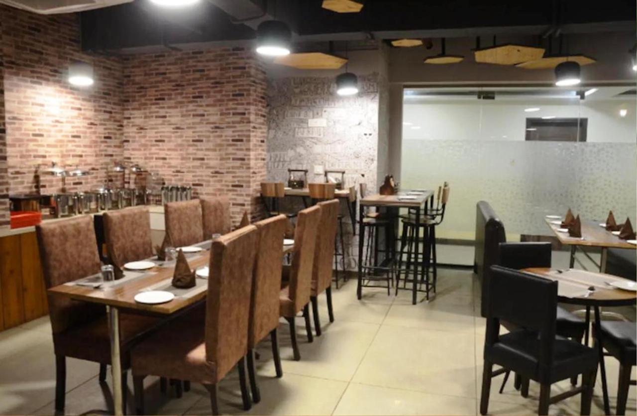 Hotel Citi Inn Grande Zirakpur Esterno foto