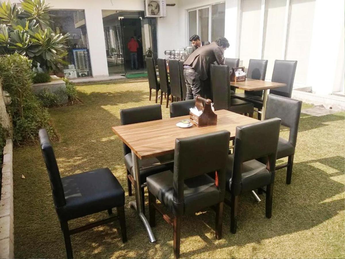 Hotel Citi Inn Grande Zirakpur Esterno foto