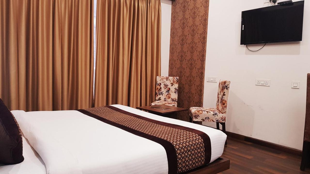 Hotel Citi Inn Grande Zirakpur Esterno foto