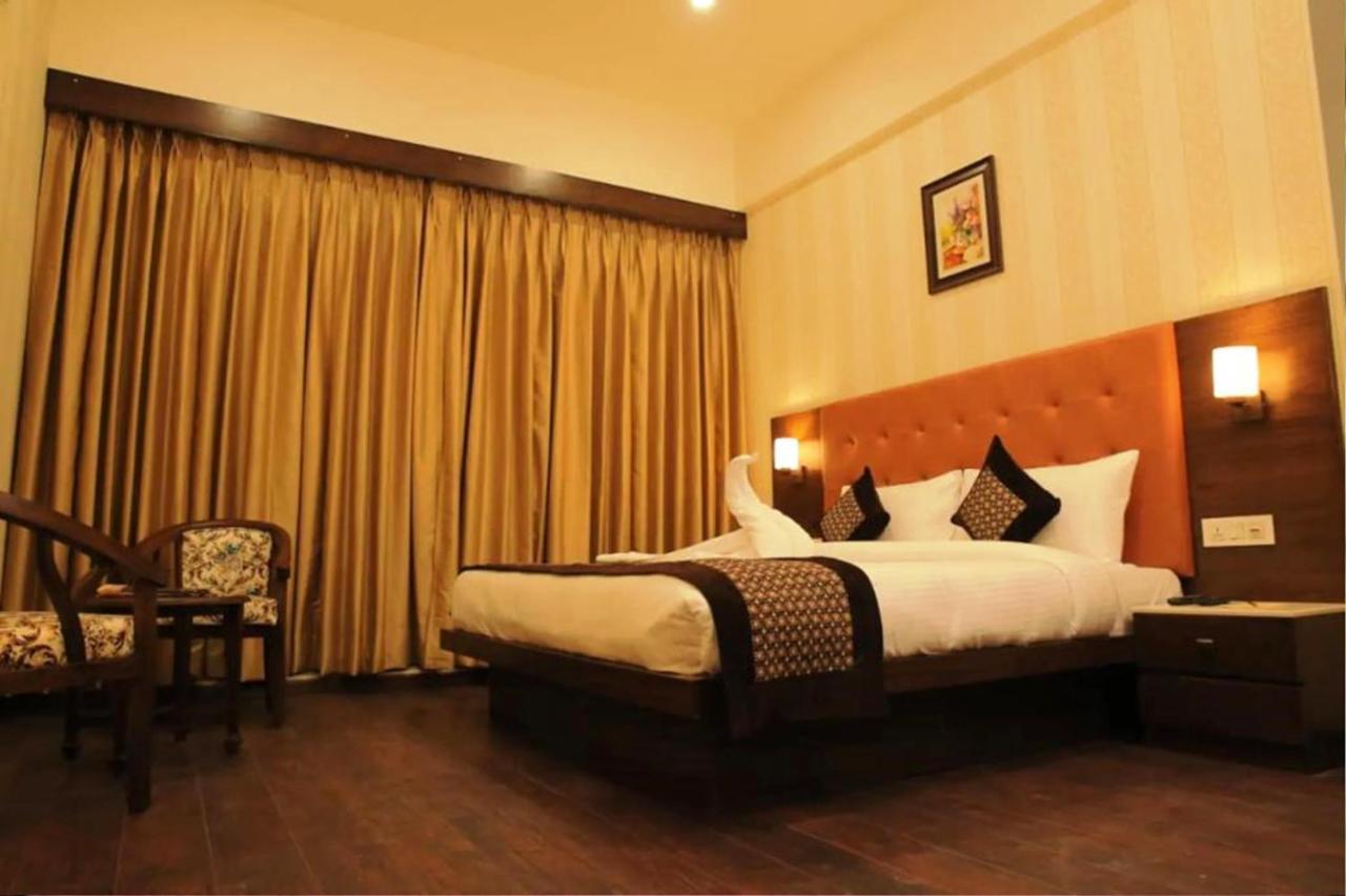 Hotel Citi Inn Grande Zirakpur Esterno foto