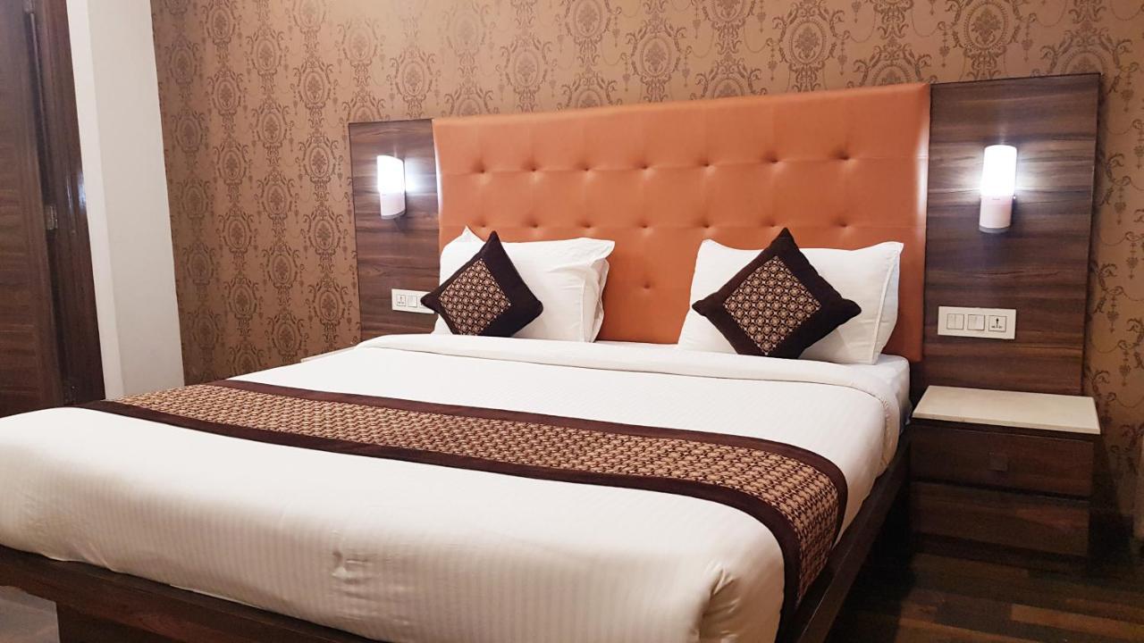 Hotel Citi Inn Grande Zirakpur Esterno foto