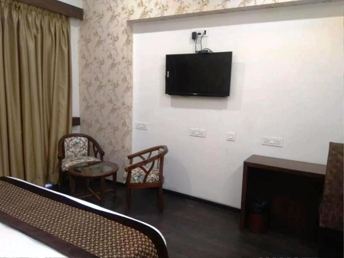 Hotel Citi Inn Grande Zirakpur Esterno foto