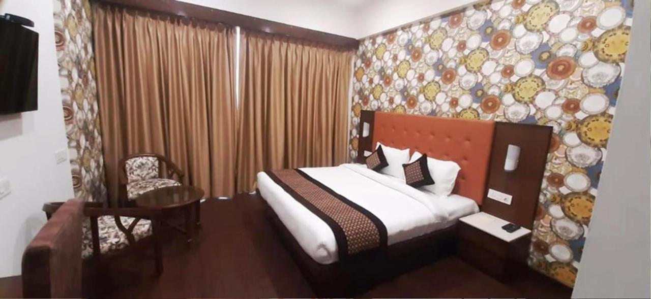 Hotel Citi Inn Grande Zirakpur Esterno foto
